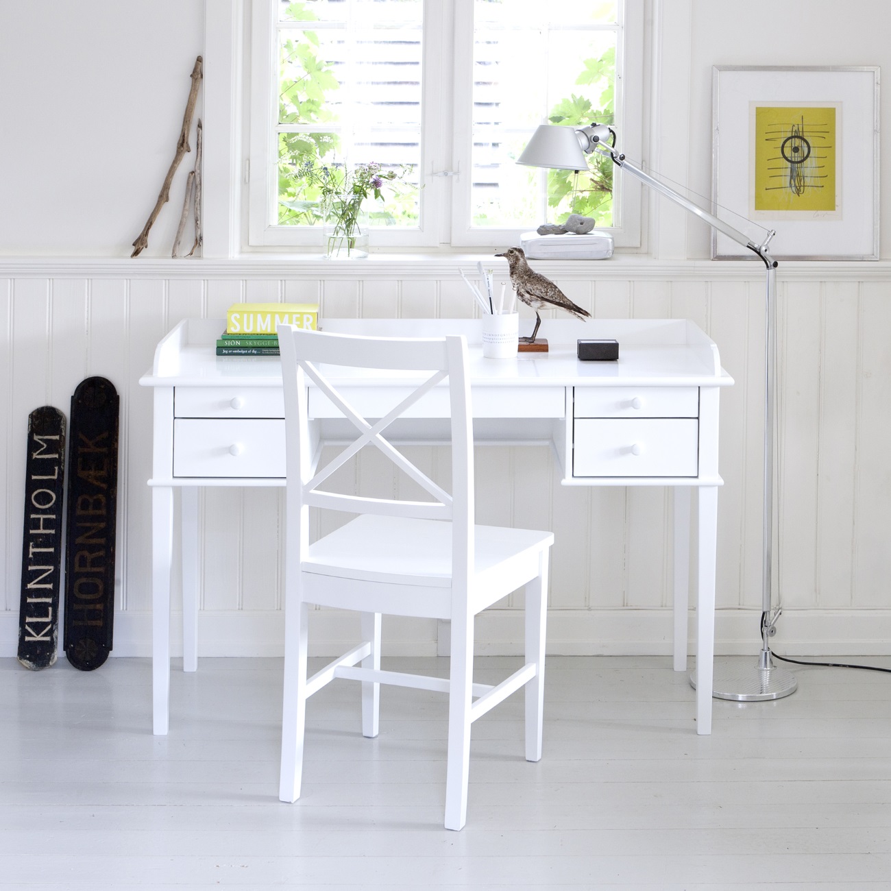 Skrivbord Seaside fem lådor vit, Oliver Furniture Solhem Barnskrivbord i dansk design Solhem Inredning