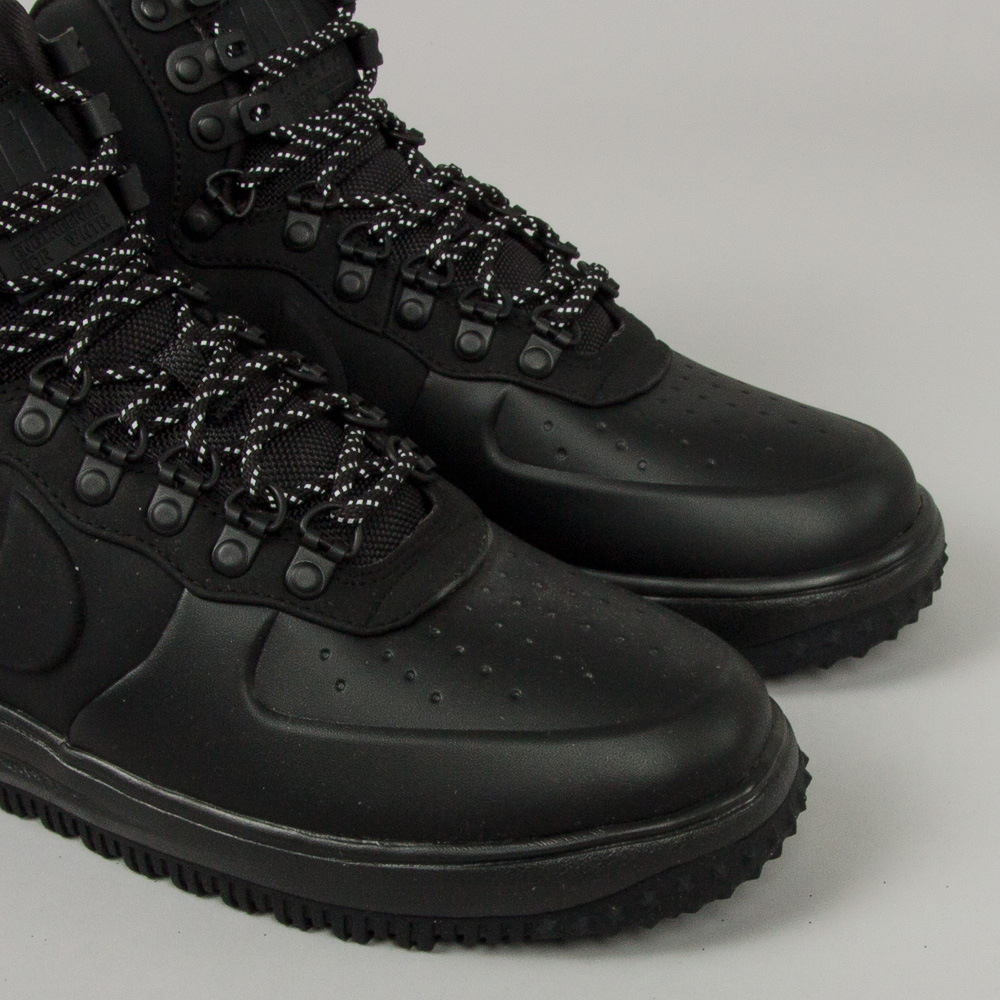 nike duckboot 18