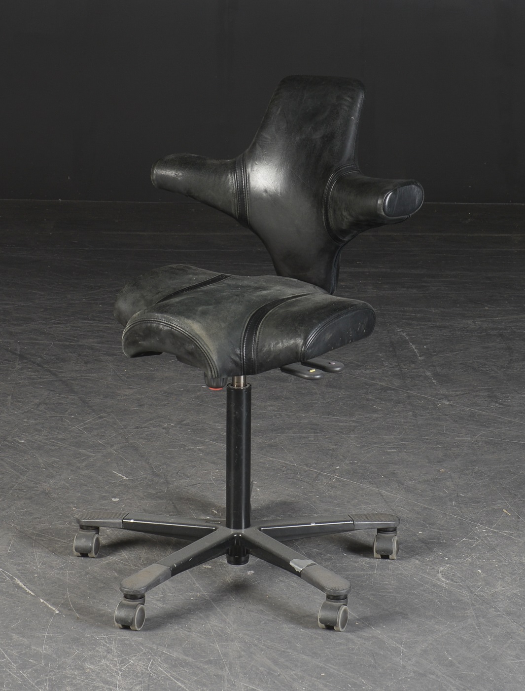 Office Chair Hag Capisco 8106 Saddle Seat In Leather High Lift