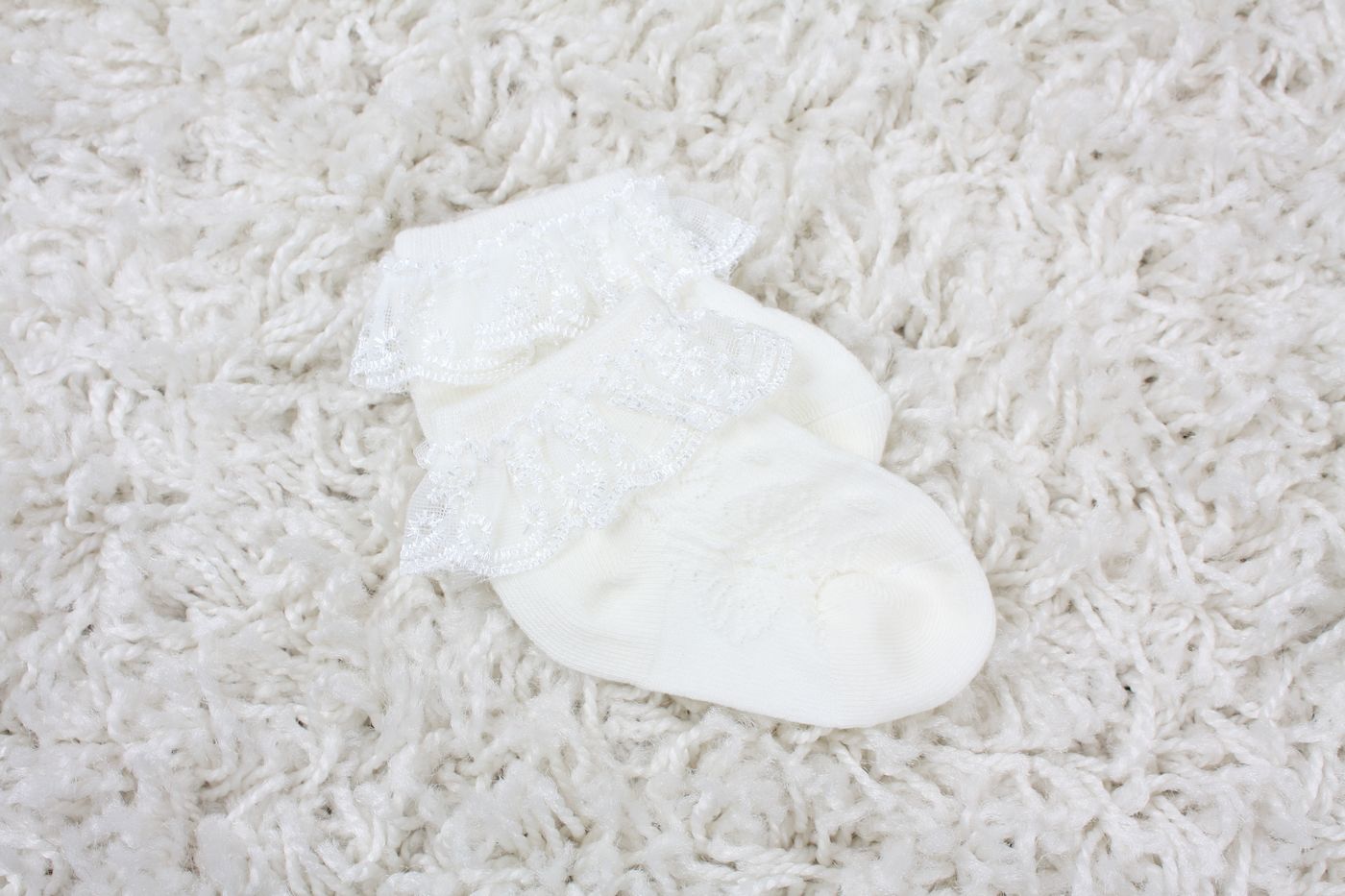 Strumpor med spetsvolang ivory baby och barn kort Strumpor med spetsvolang ivory baby och barn kort